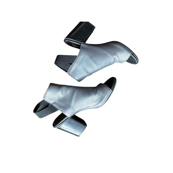 Stylish Grey Open-Toe Heels - Picture 5 of 9